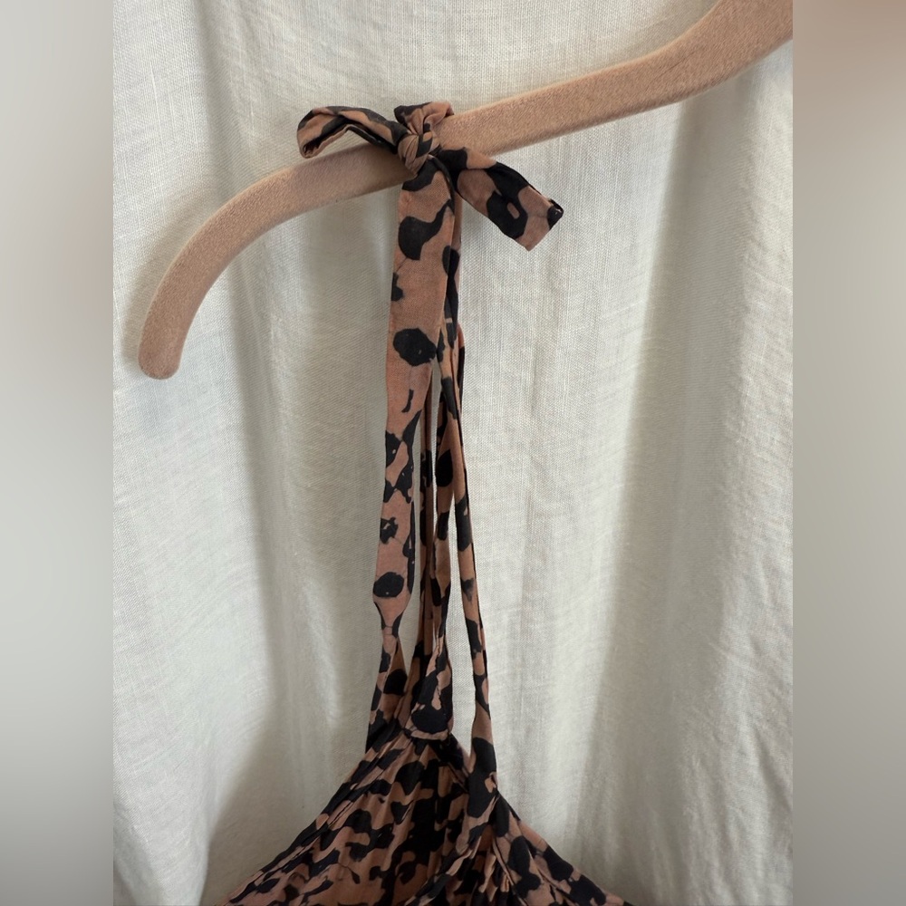 Esca Leopard Print Midi Dress - Picture 10 of 15
